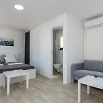 Ferienhaus Ten-bedroom In Petrčane