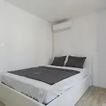 Ferienhaus Ten-bedroom In *
