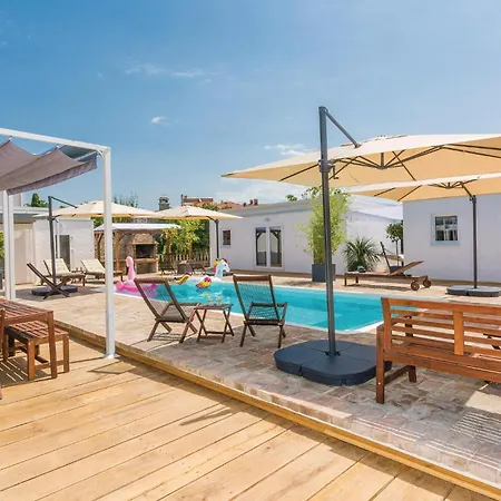 بيت للعطل Ten-bedroom In