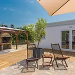Ten-bedroom In Nyaraló