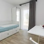 Ten-bedroom In