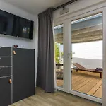 Ten-bedroom In Nyaraló