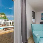 Ten-bedroom In * Petrčane