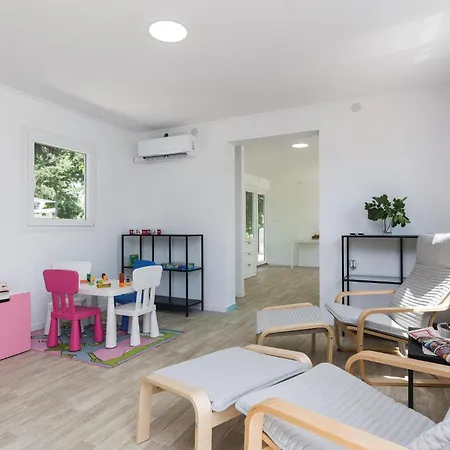 Ten-bedroom In * Petrcane