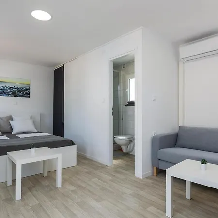 Semesterbostad Ten-bedroom In Petrcane