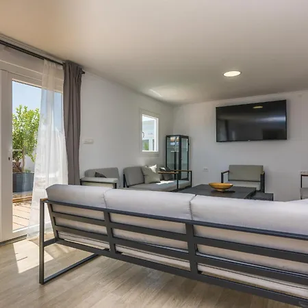 Ten-bedroom In *