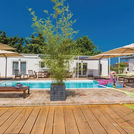 Pet Friendly In With Wifi Holiday home Petrcane