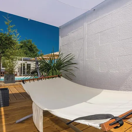 Ten-bedroom In Petrcane