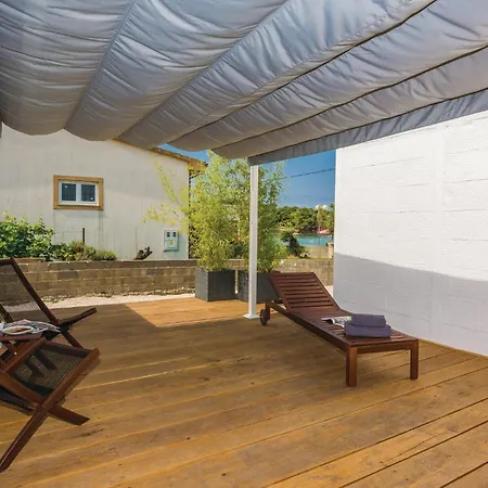 Ten-bedroom In