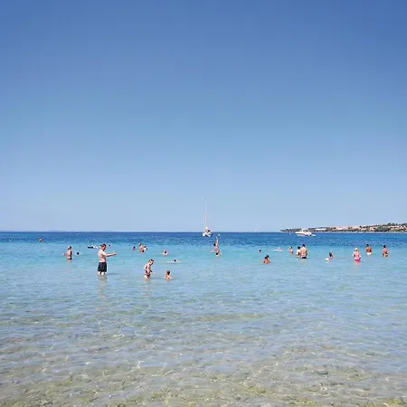 Pet Friendly In With Wifi Holiday home Petrcane