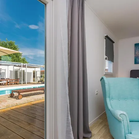 Ten-bedroom In * Petrcane