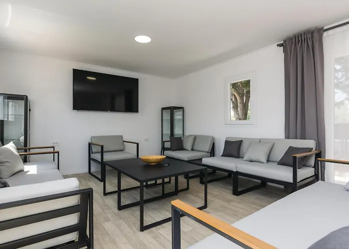 Ten-bedroom In Petrcane