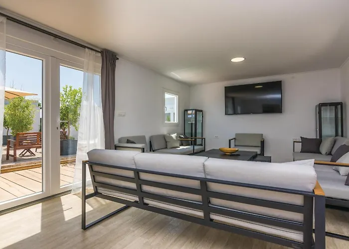 Ten-bedroom In *