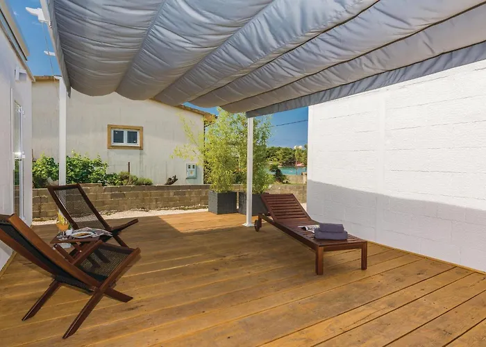 Ten-bedroom In