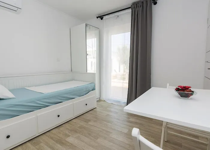 Ten-bedroom In