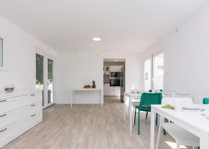 Ten-bedroom In Дом отдыха Петрчане