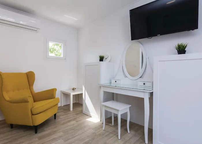 Ten-bedroom In Petrcane